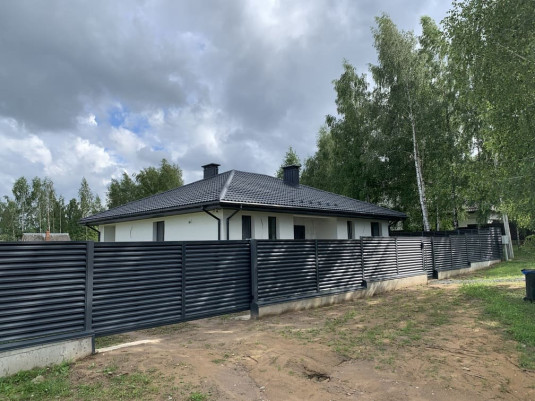 Забор из металлических Жалюзи в цвете 7024 в аг. Колодищи - фото 1
