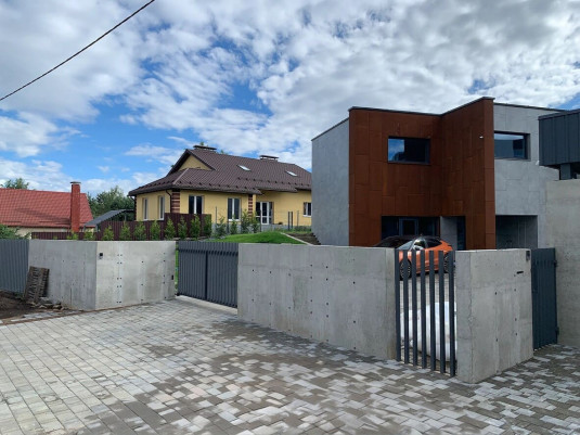 Забор из бетона и алюминиевой расчески в цвете 7024 в аг. Колодищи - фото 1